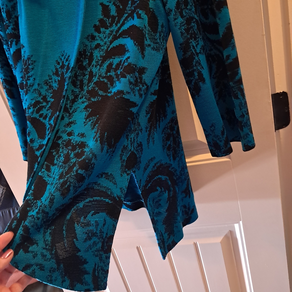 Ming Wang Turquoise and Black Knit Top
